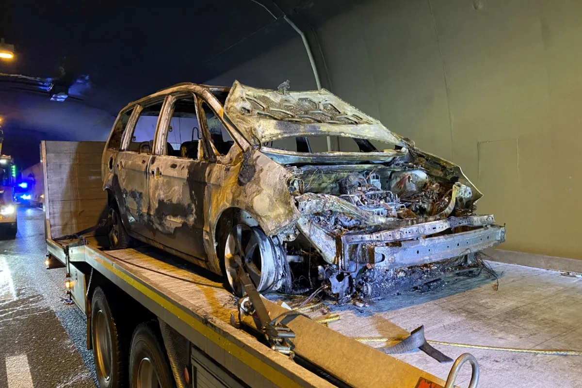 Bözberg/A3 AG - Ford Galaxy brannte im Tunnel