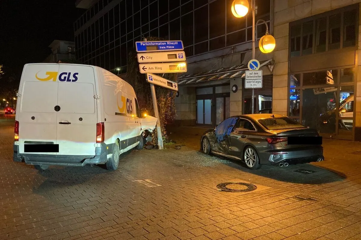  Rheydt – Unter Alkoholeinfluss und ohne Führerschein verunfallt 