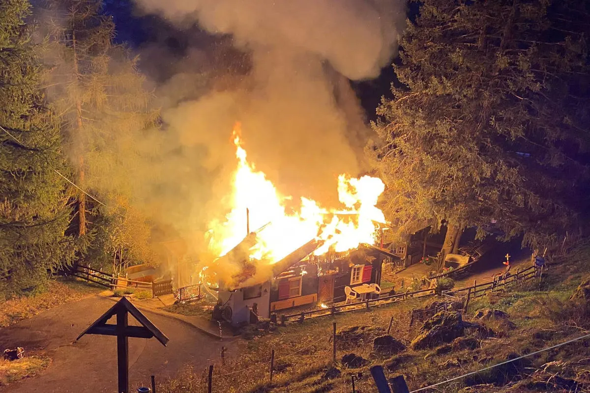 Oberems VS – Brand zerstört Chalets