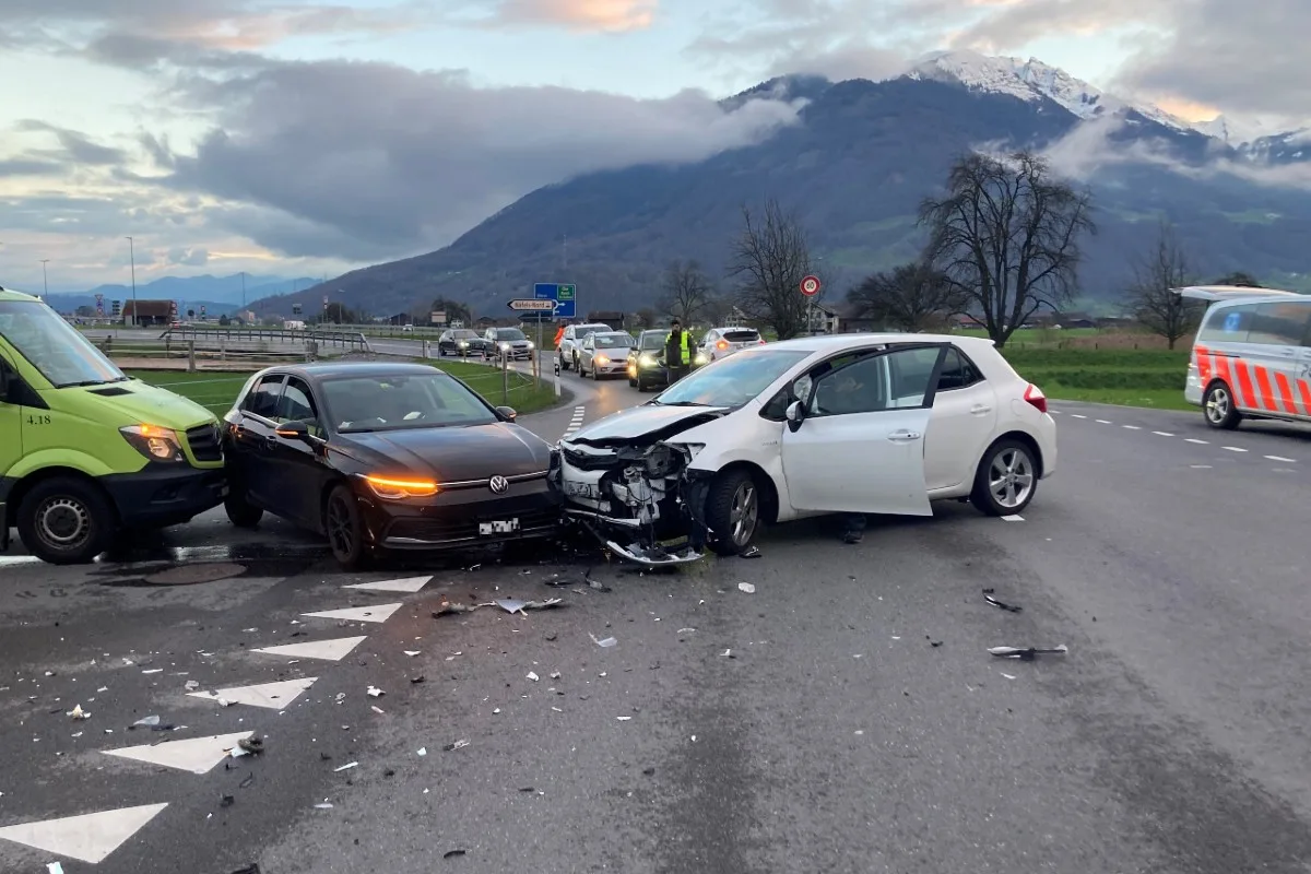 Näfels GL - Eine Person nach Verkehrsunfall verletzt