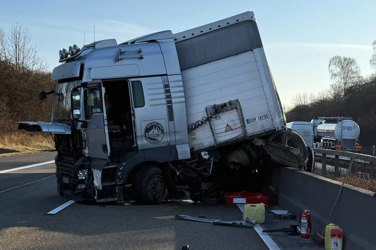 Zierenberg – Vier Verletzte nach zwei Unfällen auf der A44