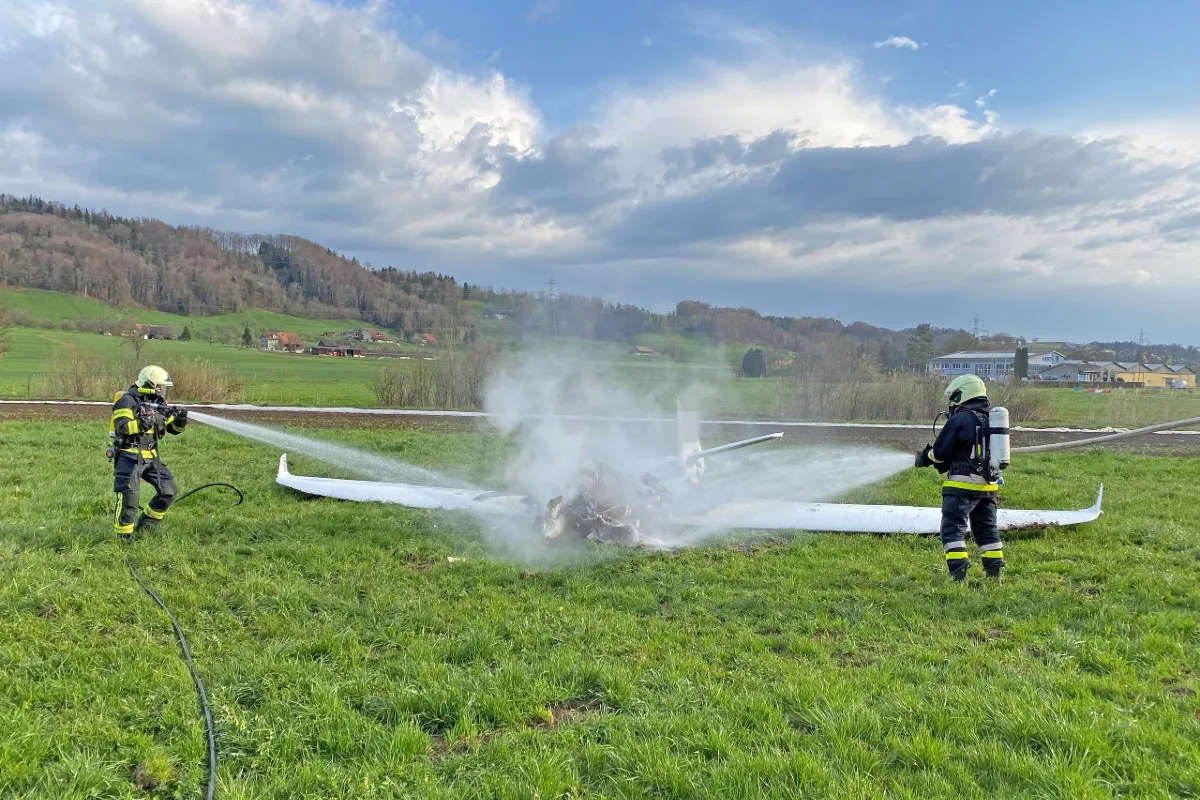 Totalschaden in Lommis TG - Brand von Kleinflugzeug geht glimpflich aus