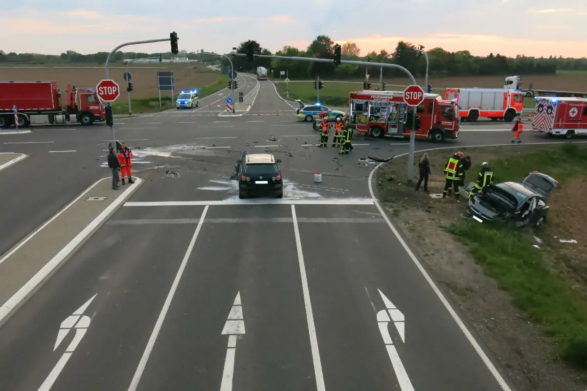 Heftige Kollision auf der Kreuzung