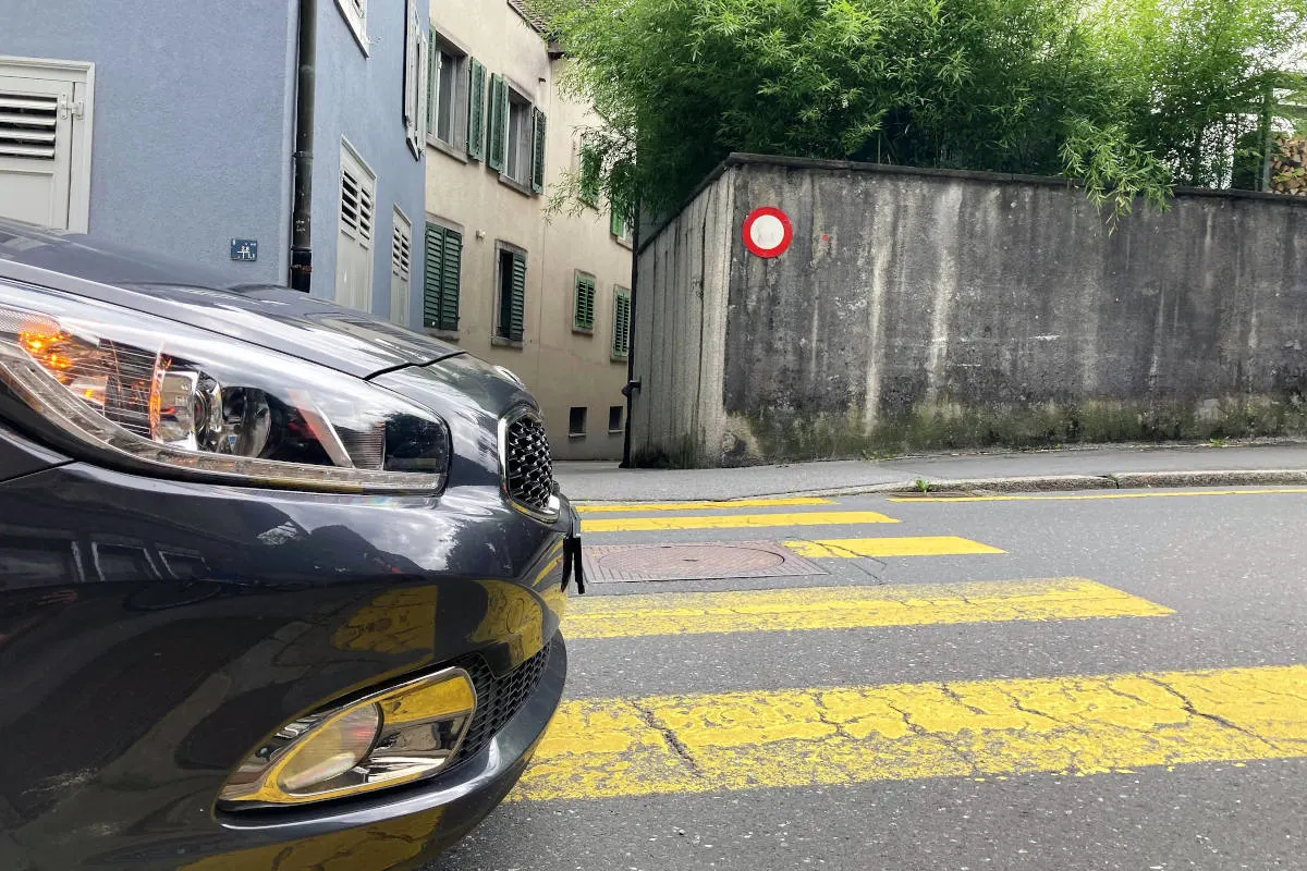 Glarus GL – 13-jährigen Velofahrer auf Fussgängerstreifen erfasst