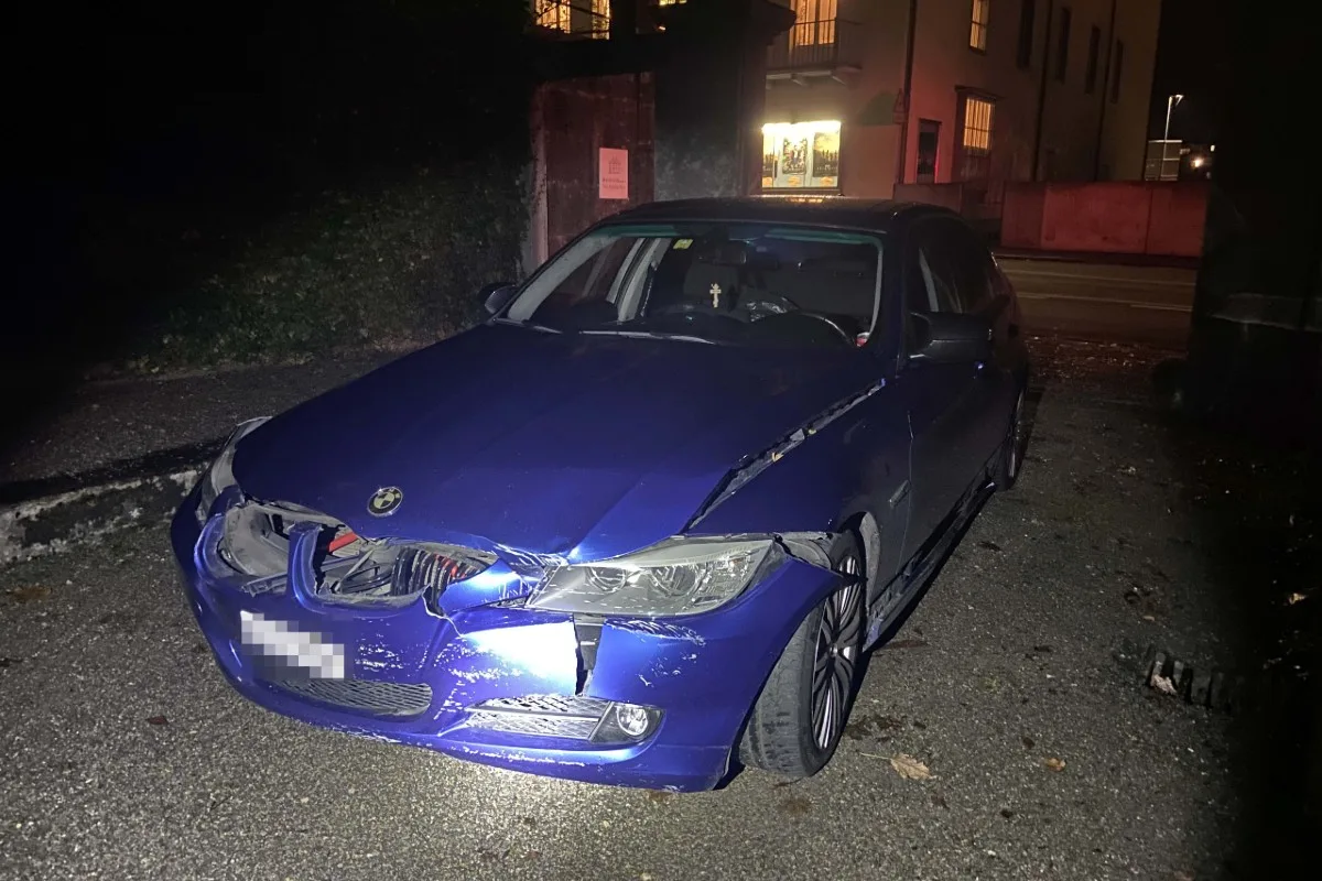 Lenzburg AG - Junglenker prallt mit BMW gegen Treppe vom Kino
