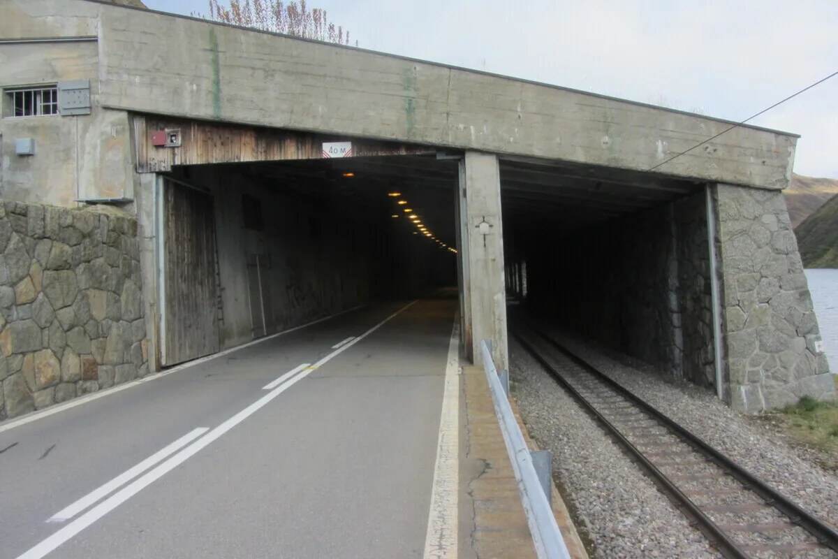 Oberalppass UR – Kurzzeitige Verkehrsbehinderungen wegen nächtlicher Inspektion der Lawinengalerie