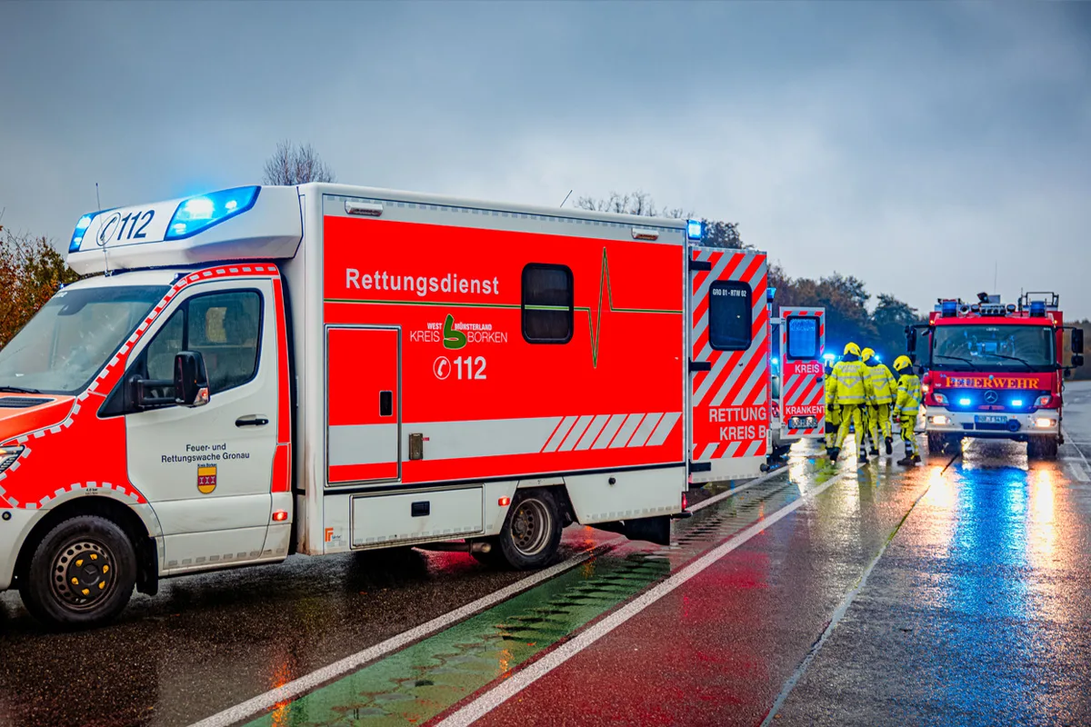 B54 Gronau NW – Zwei Schwerverletzte bei Auffahrunfall auf Bundesstraße