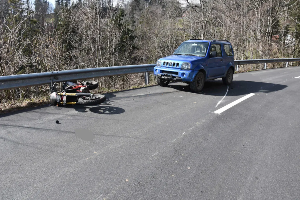 Altstätten SG – Motorradfahrer bei Frontalkollision mit Auto verletzt