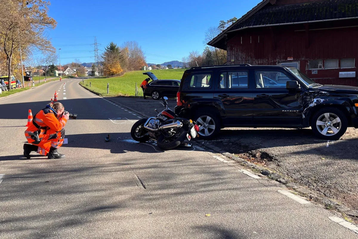 Grüt ZH – Motorradlenker bei Verkehrsunfall schwer verletzt