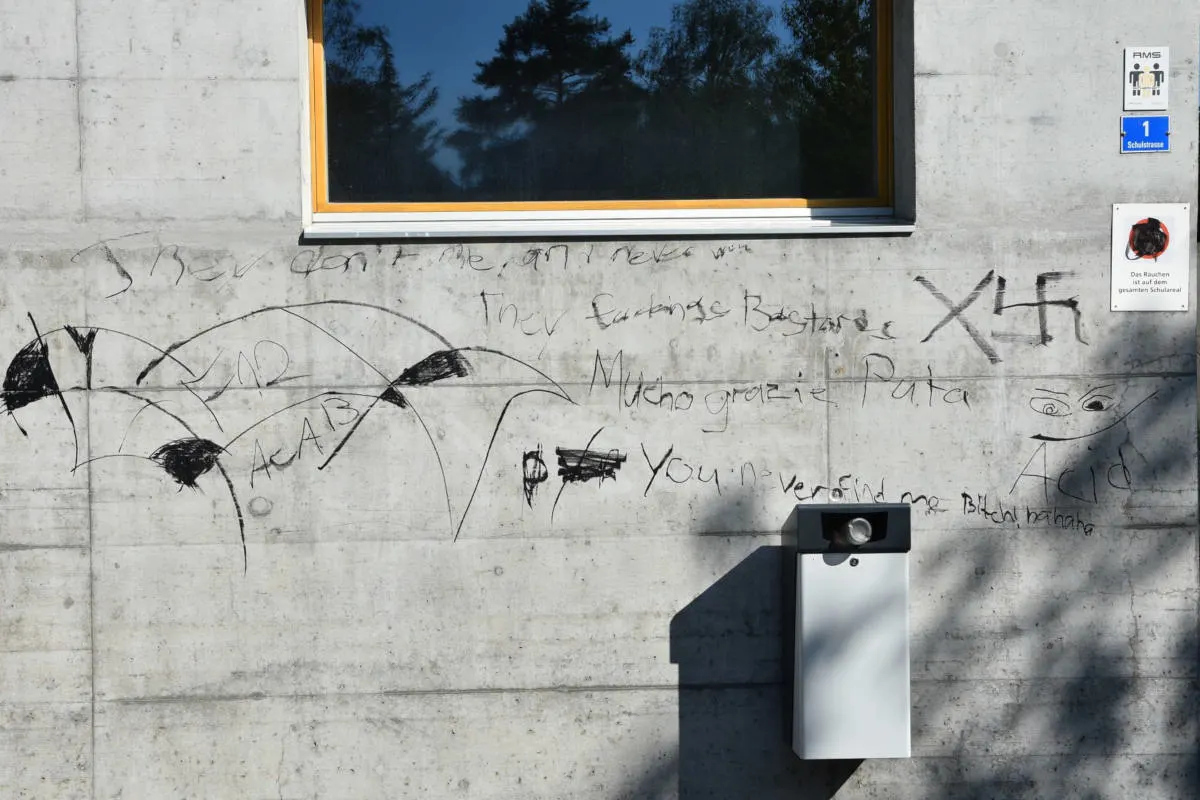 Balzers / Vaduz FL - Sachbeschädigungen durch Sprayereien