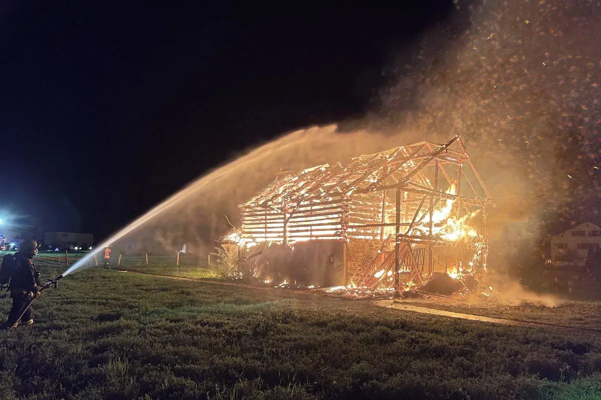 Muotathal SZ – Stallgebäude komplett niedergebrannt