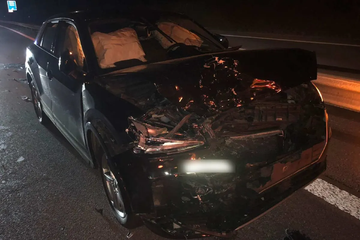 A12 bei Matran FR – Unfall mit drei beteiligten Fahrzeugen auf der Autobahn
