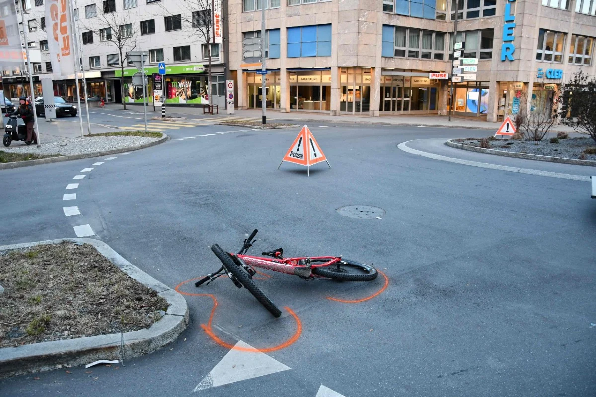 Chur GR - Radfahrer im Kreisel angefahren