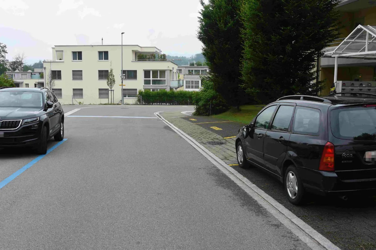  Flawil SG - Beim Anschieben mitgeschleift