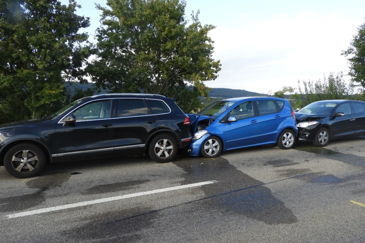 Unfall in Schlattingen TG - Auffahrkollision wegen Überholmanöver