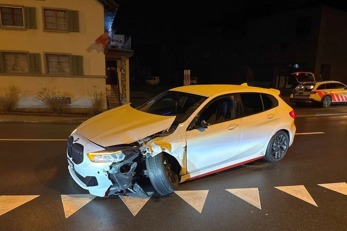 Näfels GL – Mit einem entgegenfahrendem Auto kollidiert 