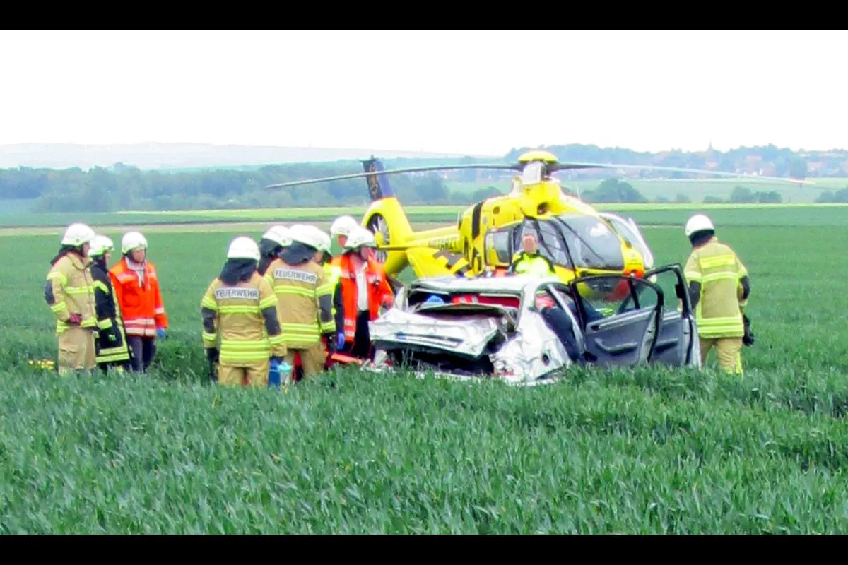 BMW überschlägt sich zwischen Hoiersdorf und Söllingen