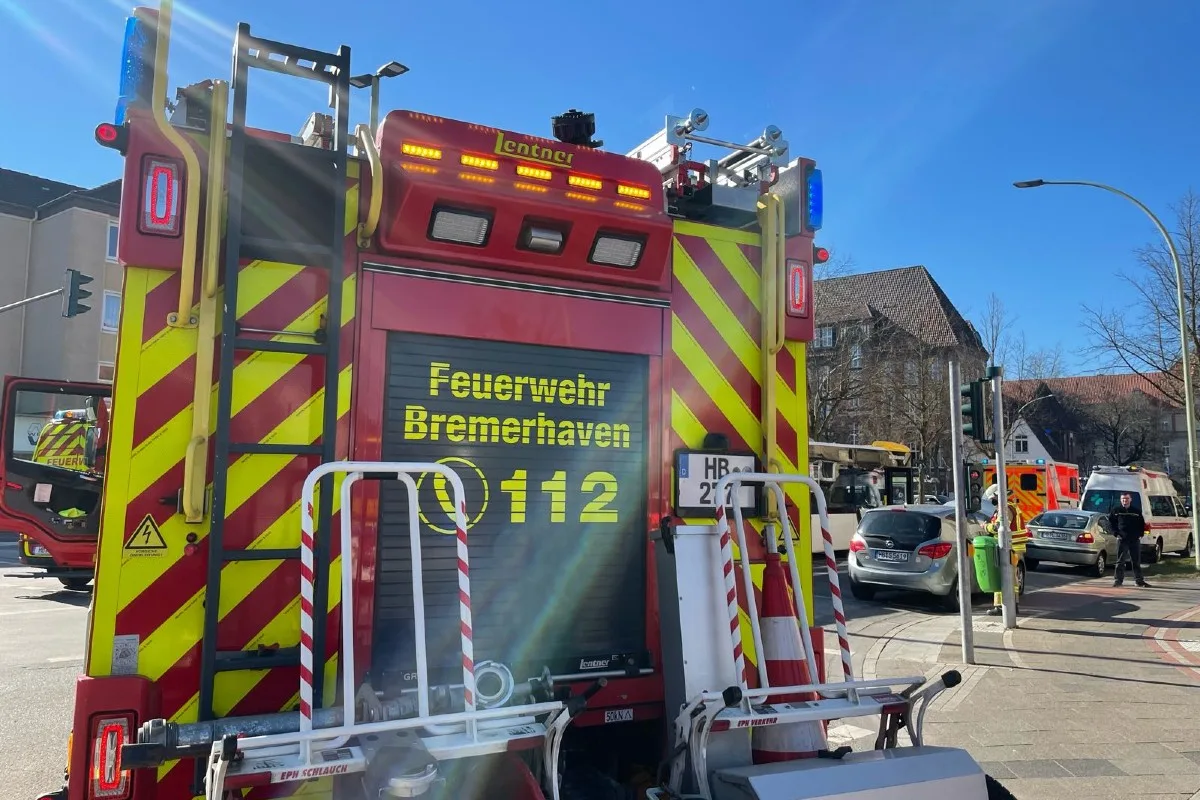 Bremerhaven - Verkehrsunfall mit Linienbus - zwei verletzte Personen
