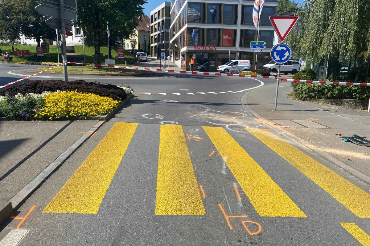 A4 Cham ZG – Töfffahrer flüchtet vor Polizeikontrolle