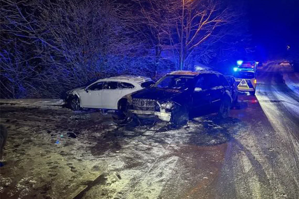 Bielefeld – Drei Schwerverletzte nach Unfall mit Sommerreifen