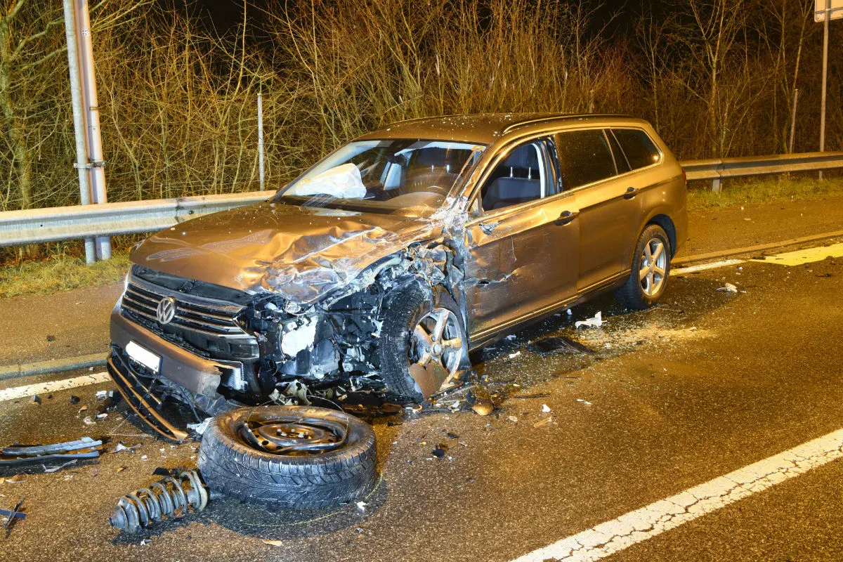 Knutwil LU - Frontalkollision zwischen zwei Personenwagen mit 5 Verletzten