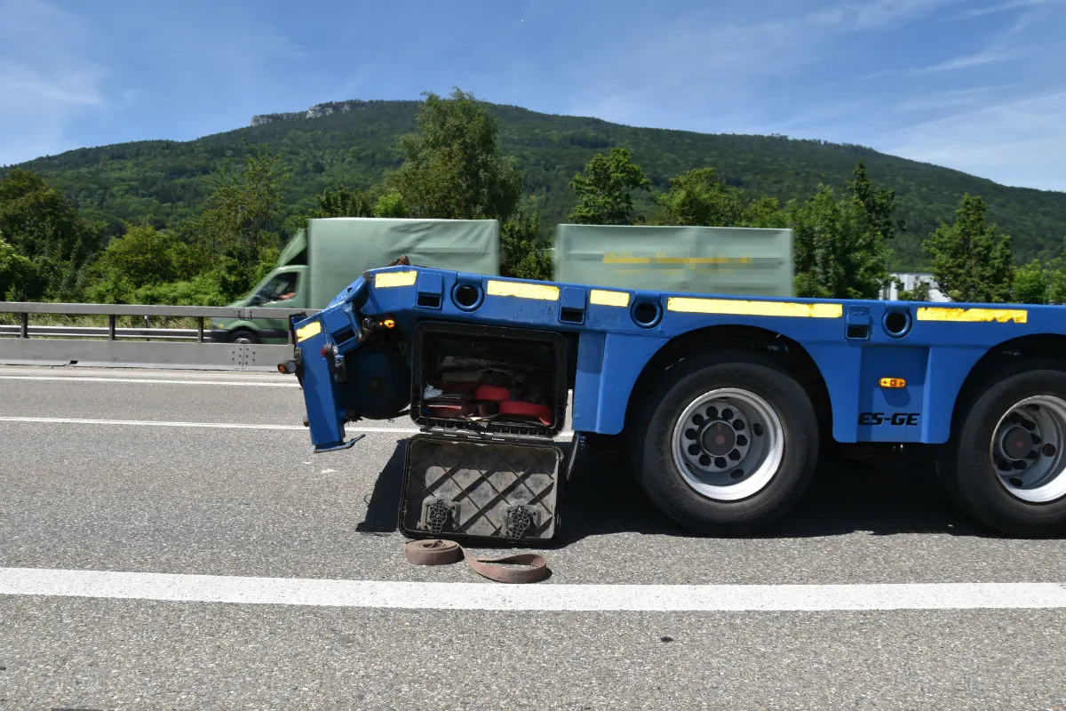 Oensingen A1 SO - Auffahrkollision zwischen zwei Sattelmotorfahrzeugen 