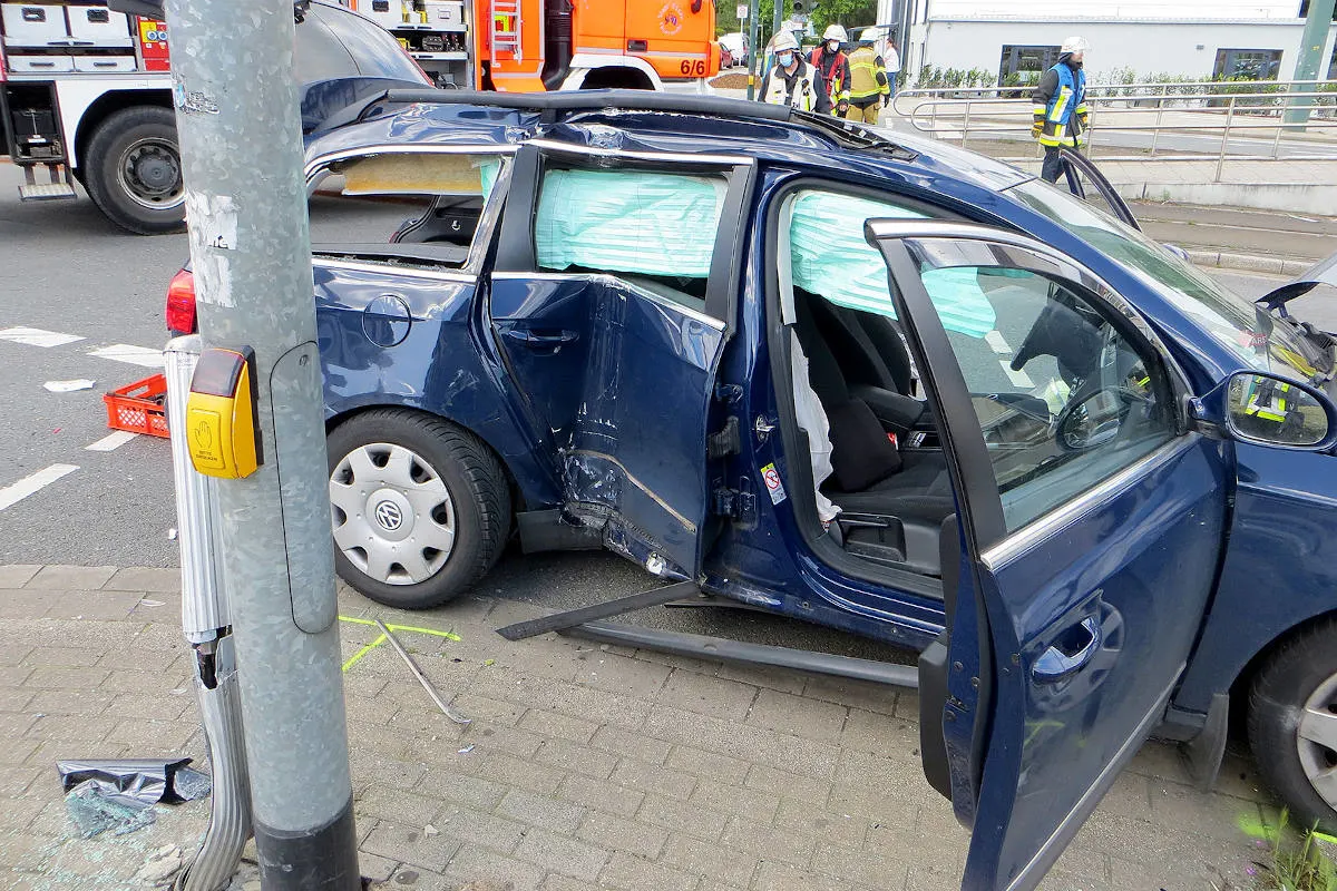 Altenessen – 38-jähriger Mann aus Fahrzeug gerettet