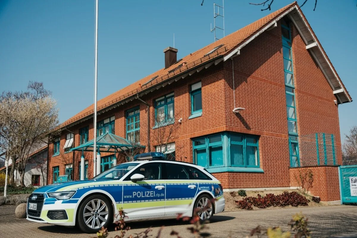 Edenkoben - Alkoholisierter Autofahrer wird an Dienststelle erwischt 