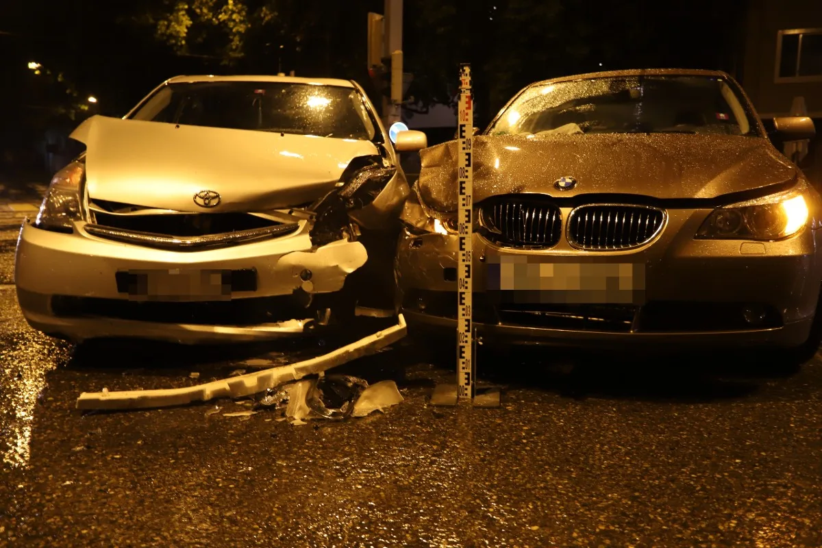 Stadt St. Gallen - Personenwagen kollidieren auf Verzweigung