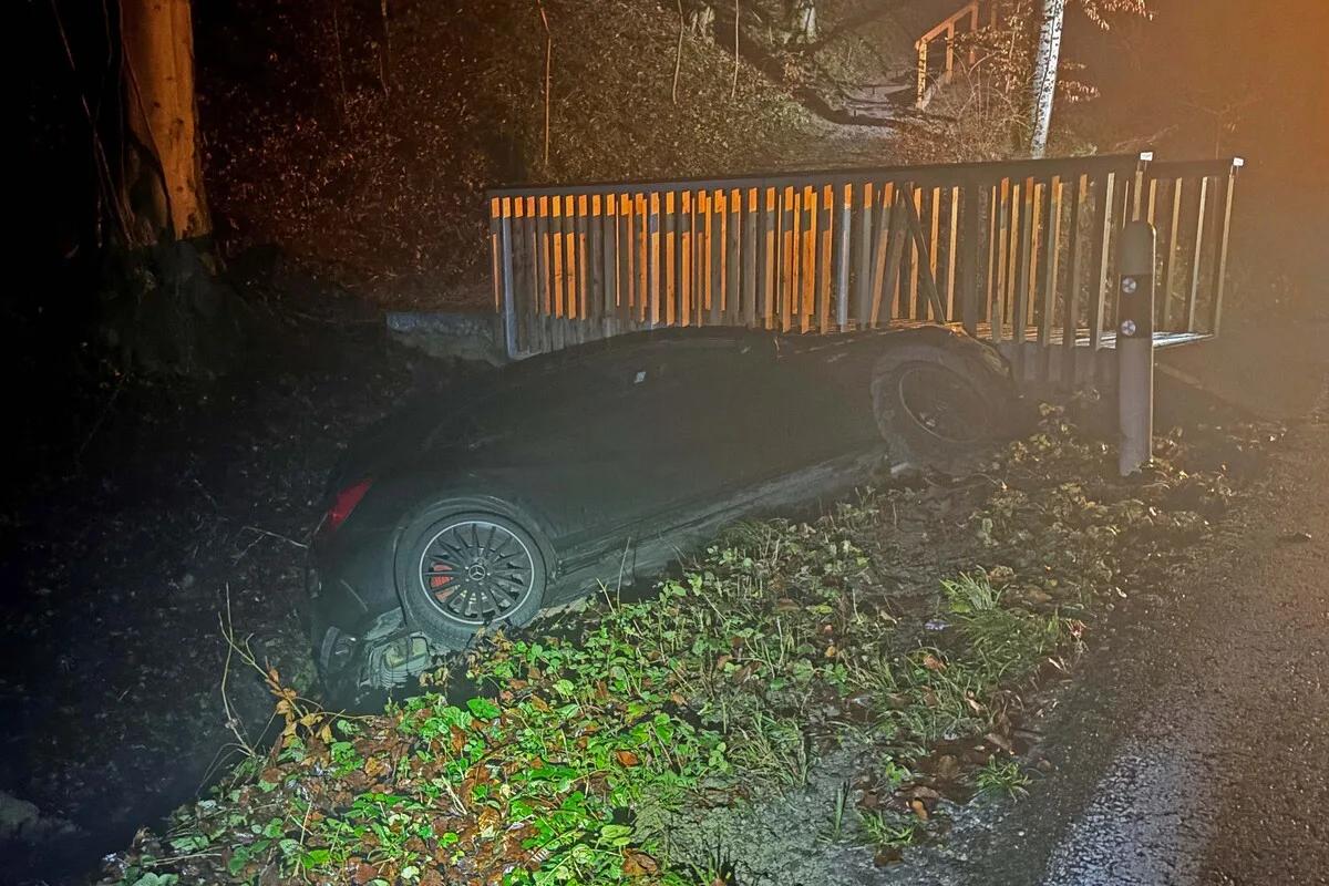 Frauenfeld TG – Alkoholisierter Autofahrer landet bei Unfall im Bach