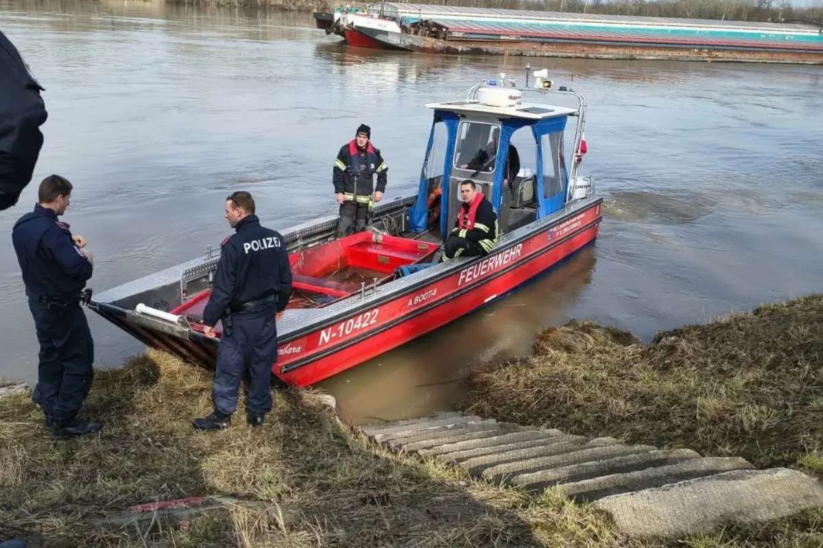 Zwentendorf an der Donau – Bootsbergung nach Suchaktion