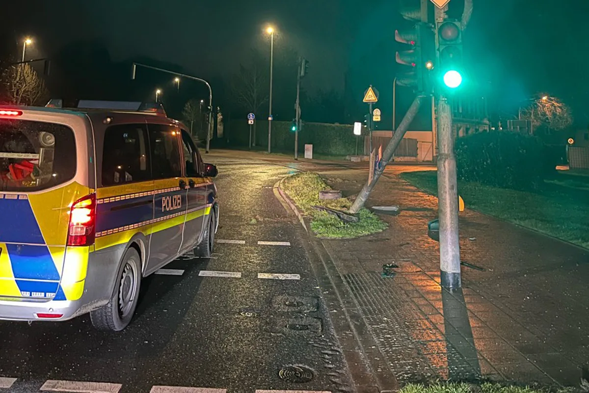Mönchengladbach – Diensthund stellt flüchtigen Fahrer nach Unfall