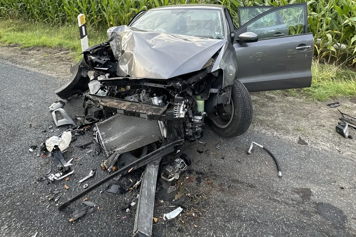 Wulsbüttel - 19-Jähriger prallt gegen einen Baum