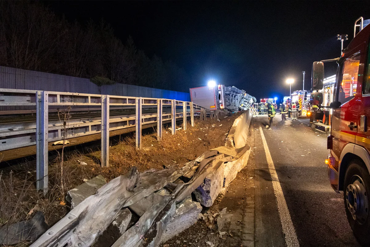 Porta Westfalica – Lkw-Fahrer nach Unfall lebensgefährlich verletzt