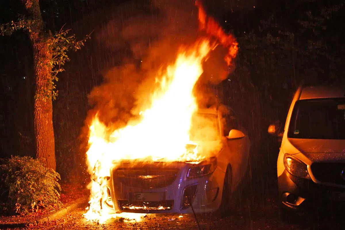  Nächtliche Brandstiftung in Erkrath - PKW-Brand beschäftigt die Kriminalpolizei