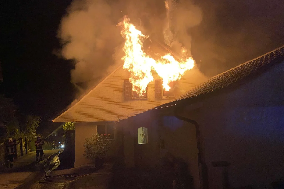 Gontenschwil AG - Haus wird Opfer der Flammen 