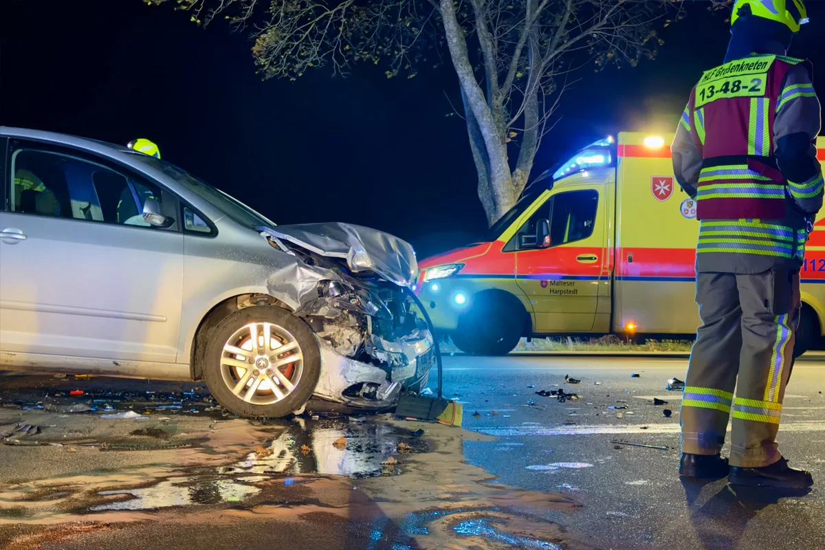 Großenkneten NI – Drei Verletzte nach Unfall beim Abbiegen