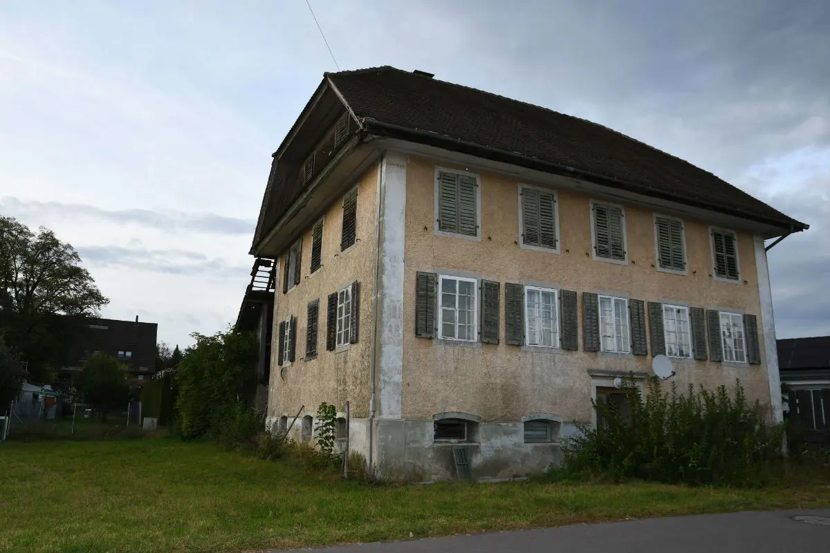 Waltenschwil AG  - In leerstehende Häuser eingebrochen 