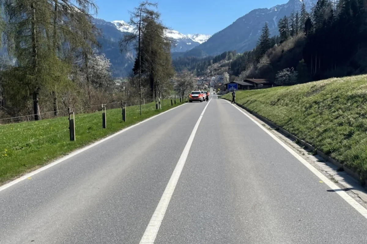Cazis GR – Autofahrer ohrfeigt Rennradfahrer nach Unfall