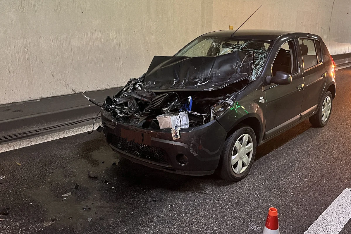 Ebikon A14 - Auffahrunfall in Autobahntunnel Rathausen