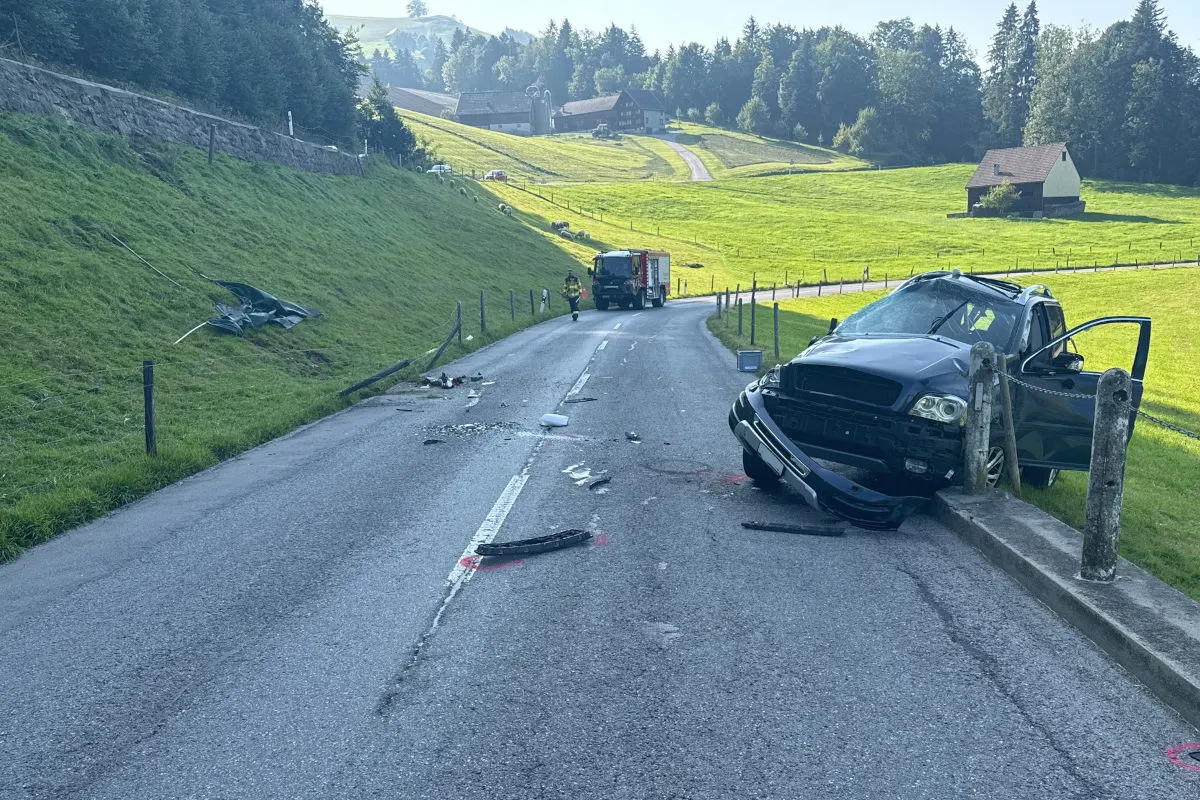 Unfall bei Enggenhütten AI – Auto fliegt über Mauer