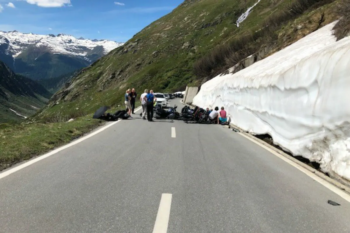 Ulrichen VS - Verkehrsunfall fordert zwei verletzte Motorradfahrer