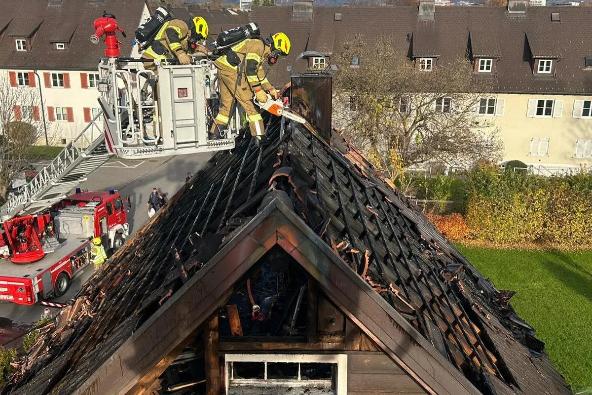 Bregenz V – Dachstuhl eines Wohnhauses in Brand