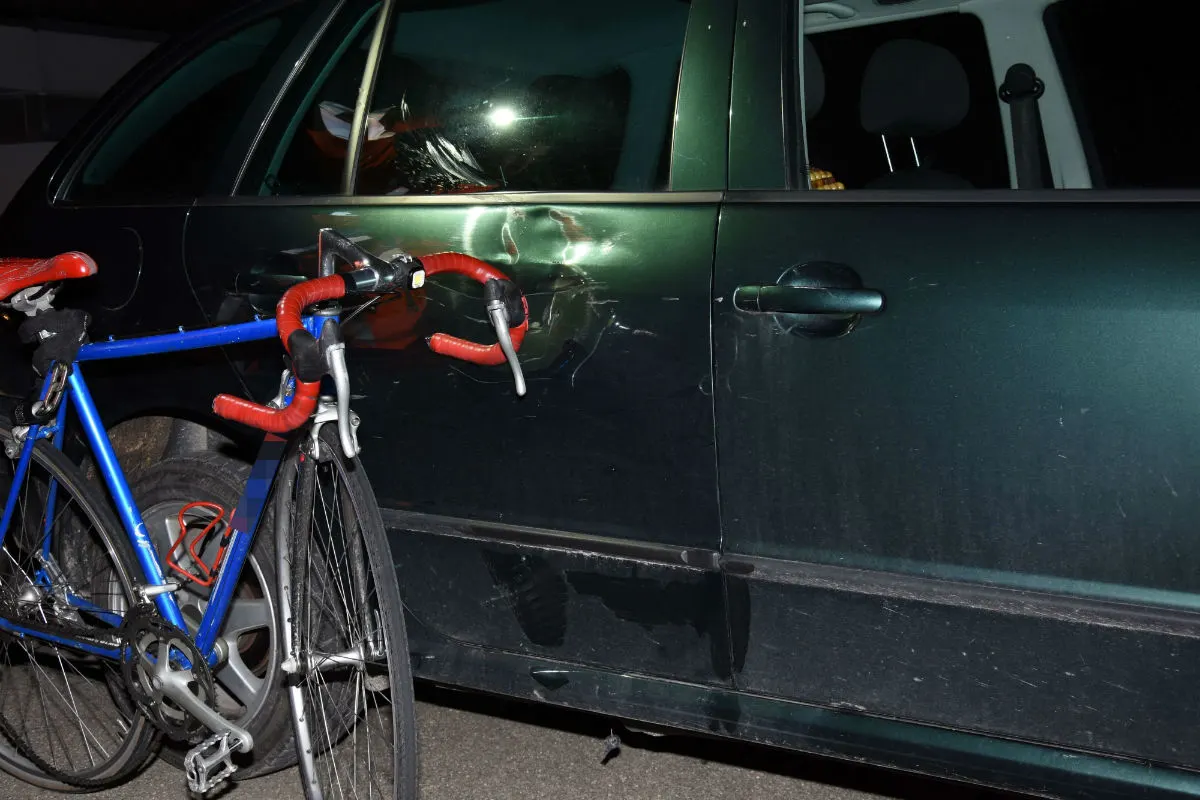Wittenbach SG - Velofahrerin durch Kollision mit Auto verletzt