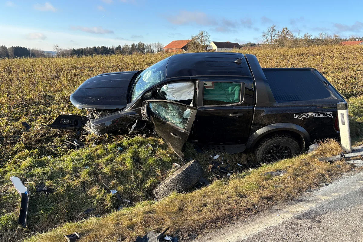 Neuhofen im Innkreis – Sieben Verletzte bei schwerem Unfall