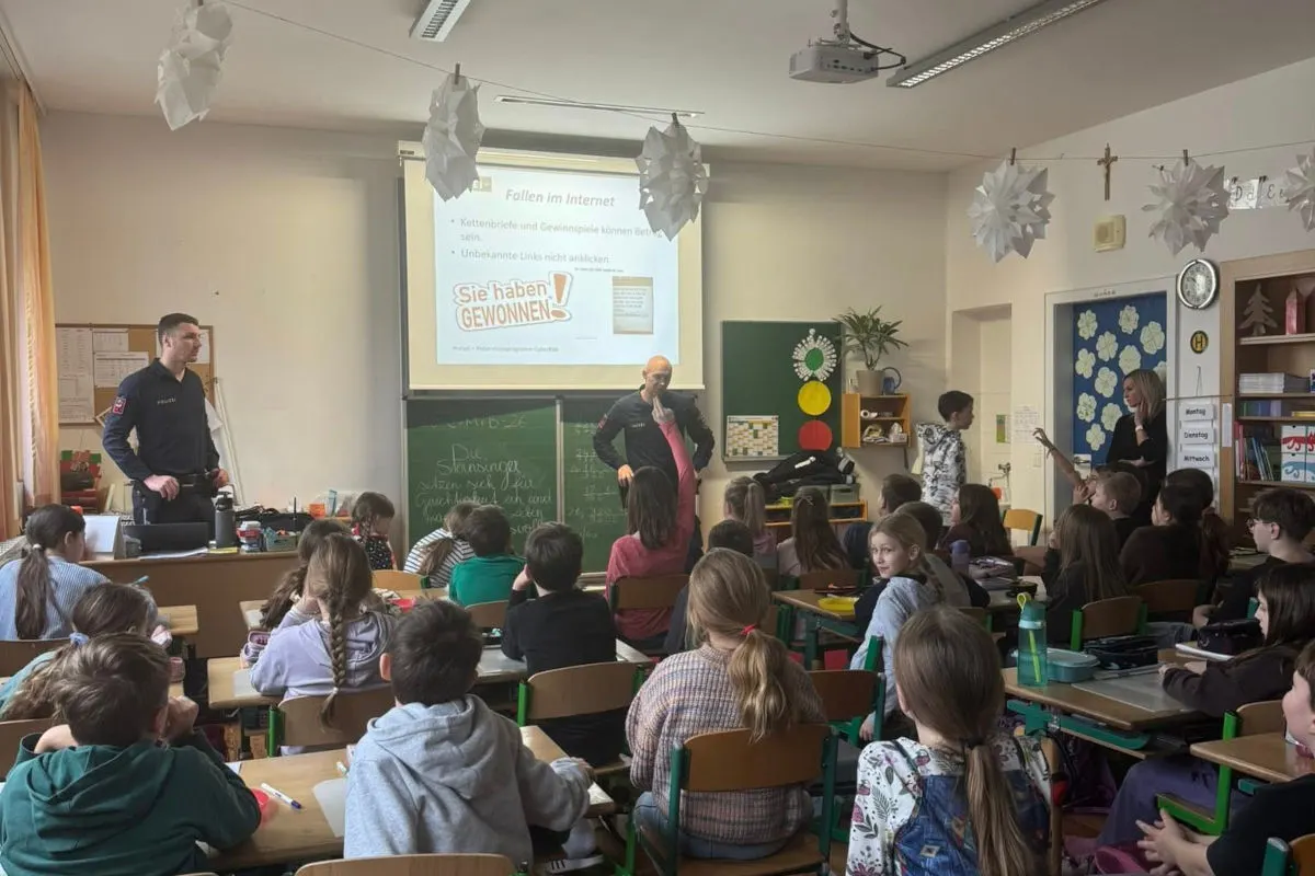 St. Georgen – Polizei klärt Schüler über Internetgefahren auf