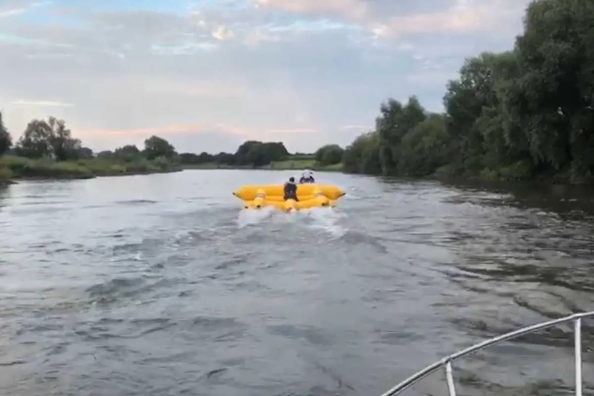 Nienburg/Rinteln - Bootsunfall - eine Person schwerverletzt