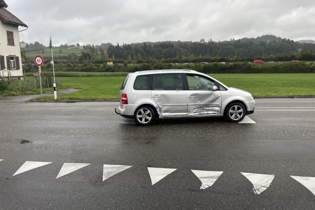 Stadt St.Gallen - Unfall zwischen Lieferwagen und Auto   