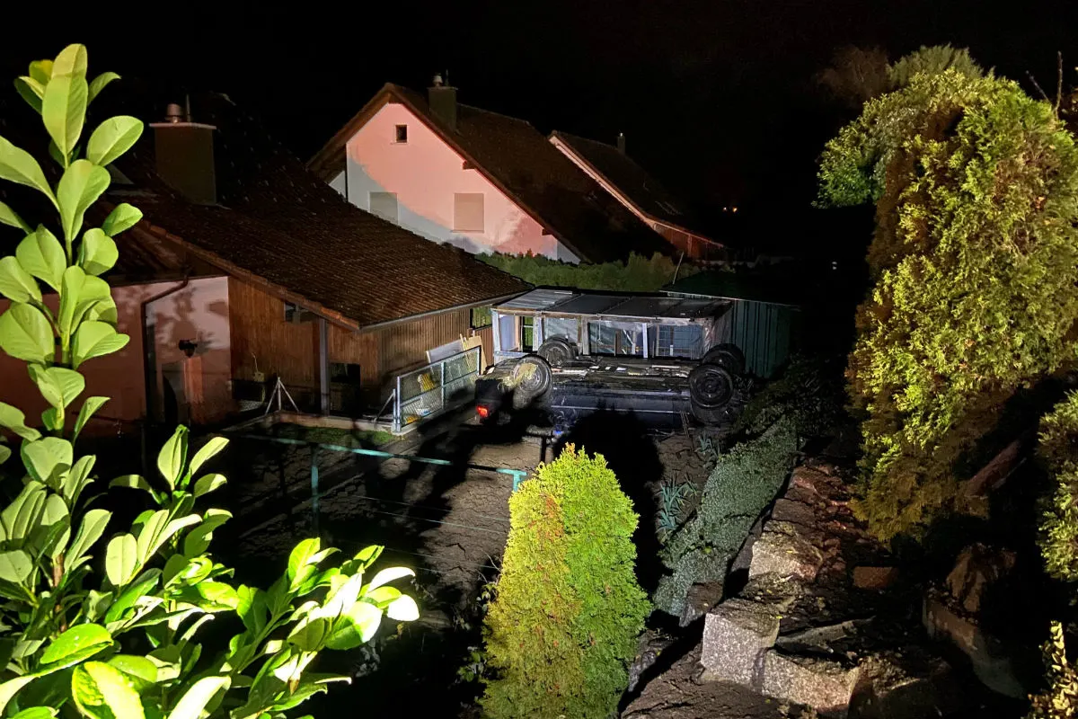 Tegerfelden AG - Übermüdeter Neulenker baut Selbstunfall