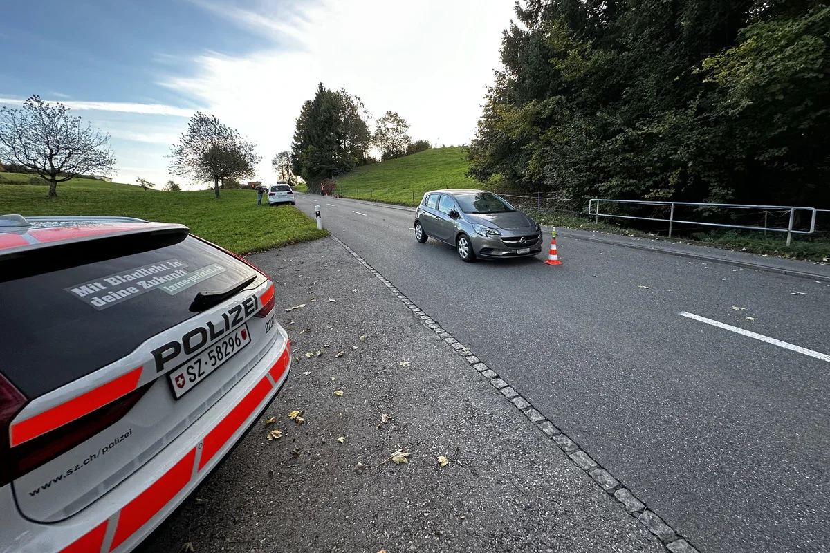 Feusisberg SZ - Velofahrer bei Unfall erheblich verletzt 
